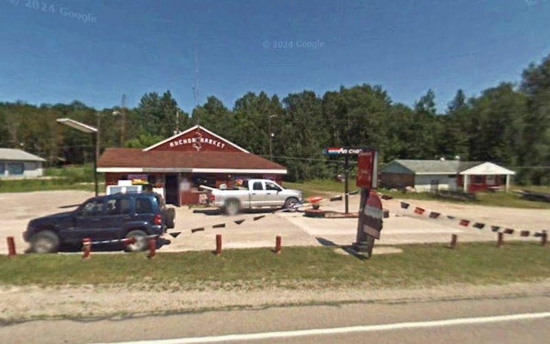 Larson Beach Cafe and Shell Gas Station - 2008 Street View (newer photo)
